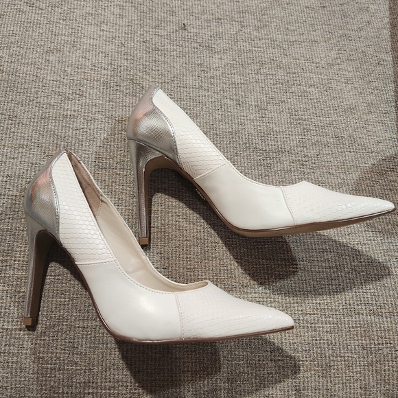 Rock & Republic faux snake skin silver white high heels size 8 - Picture 1 of 8